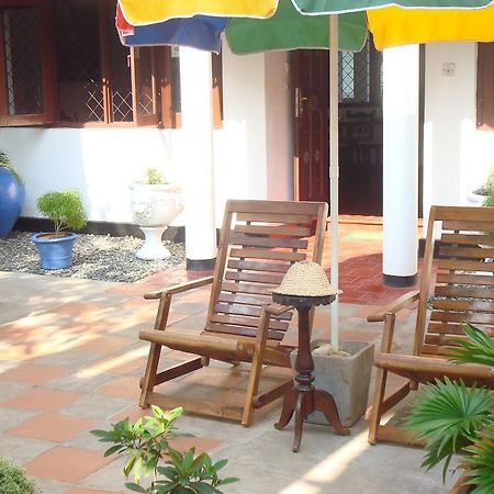 Blue Seas Guest House Dehiwala-Mount Lavinia Ngoại thất bức ảnh