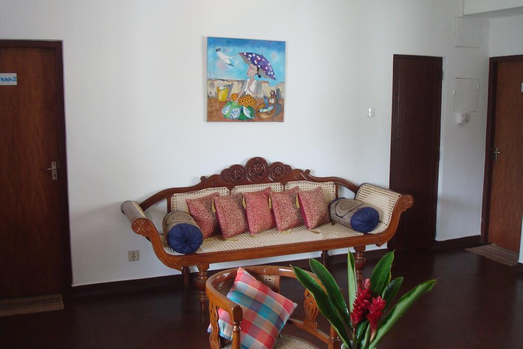 Blue Seas Guest House Dehiwala-Mount Lavinia Ngoại thất bức ảnh