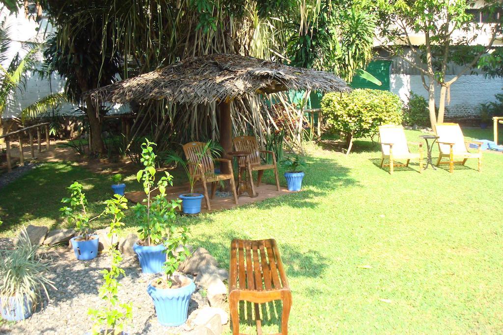 Blue Seas Guest House Dehiwala-Mount Lavinia Ngoại thất bức ảnh