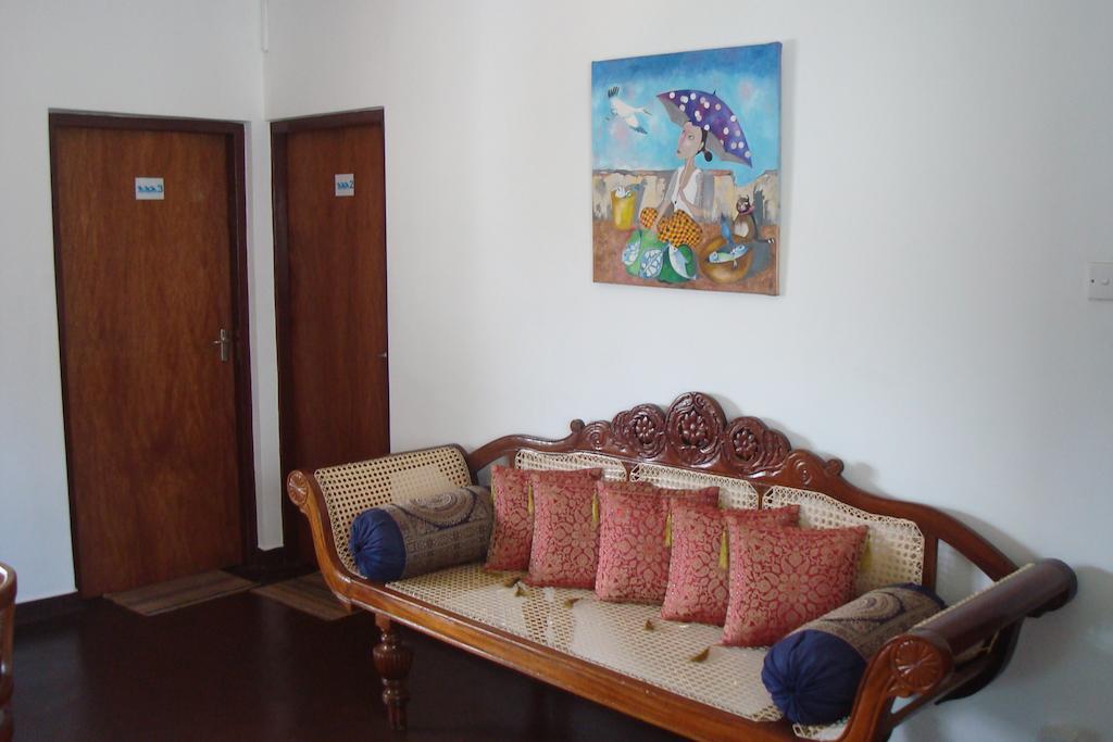 Blue Seas Guest House Dehiwala-Mount Lavinia Ngoại thất bức ảnh