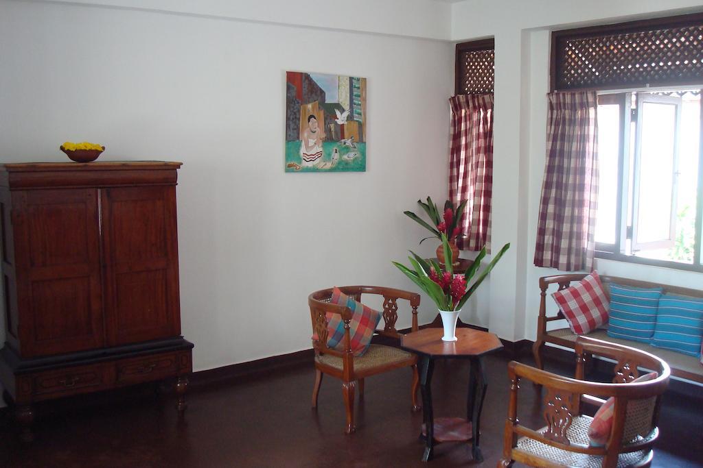Blue Seas Guest House Dehiwala-Mount Lavinia Ngoại thất bức ảnh