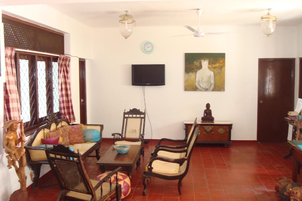 Blue Seas Guest House Dehiwala-Mount Lavinia Ngoại thất bức ảnh