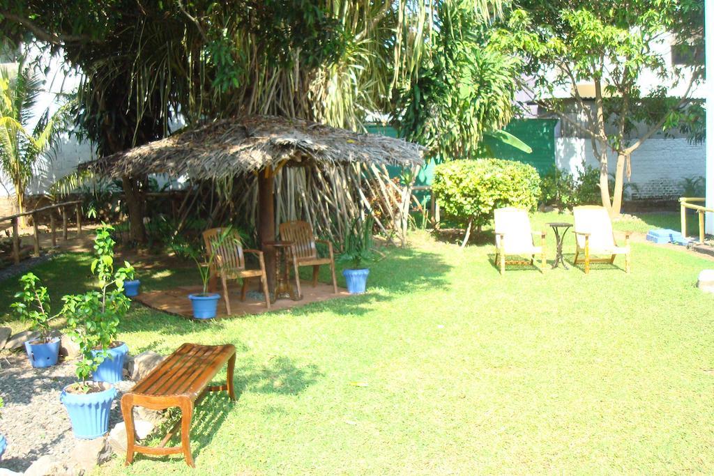 Blue Seas Guest House Dehiwala-Mount Lavinia Ngoại thất bức ảnh