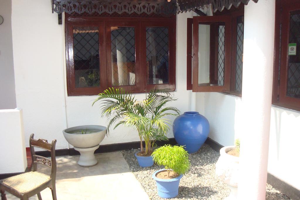 Blue Seas Guest House Dehiwala-Mount Lavinia Ngoại thất bức ảnh