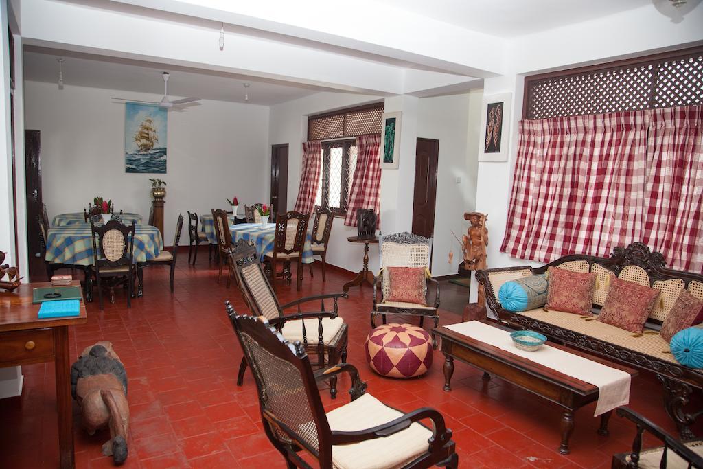 Blue Seas Guest House Dehiwala-Mount Lavinia Ngoại thất bức ảnh