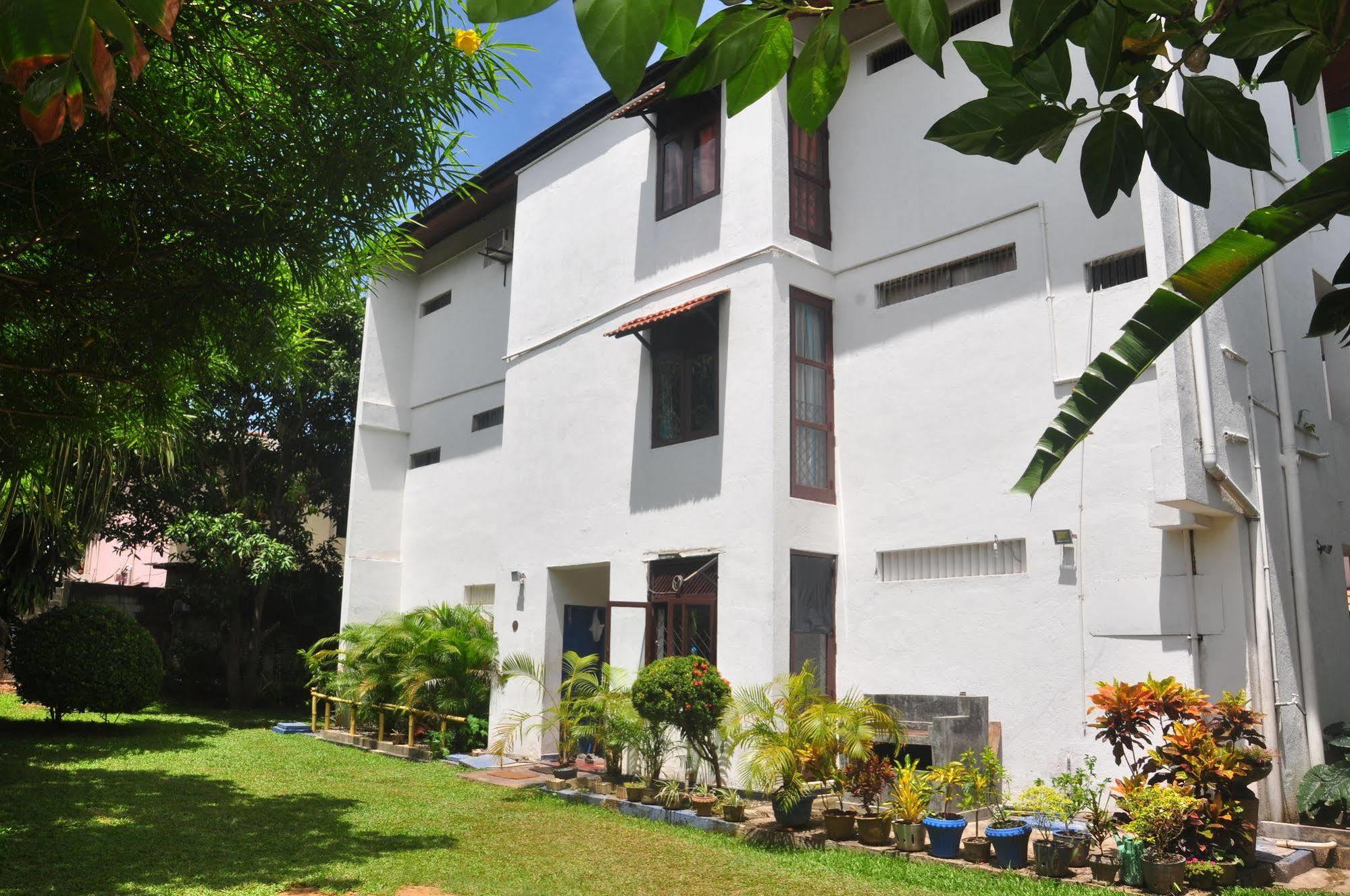 Blue Seas Guest House Dehiwala-Mount Lavinia Ngoại thất bức ảnh
