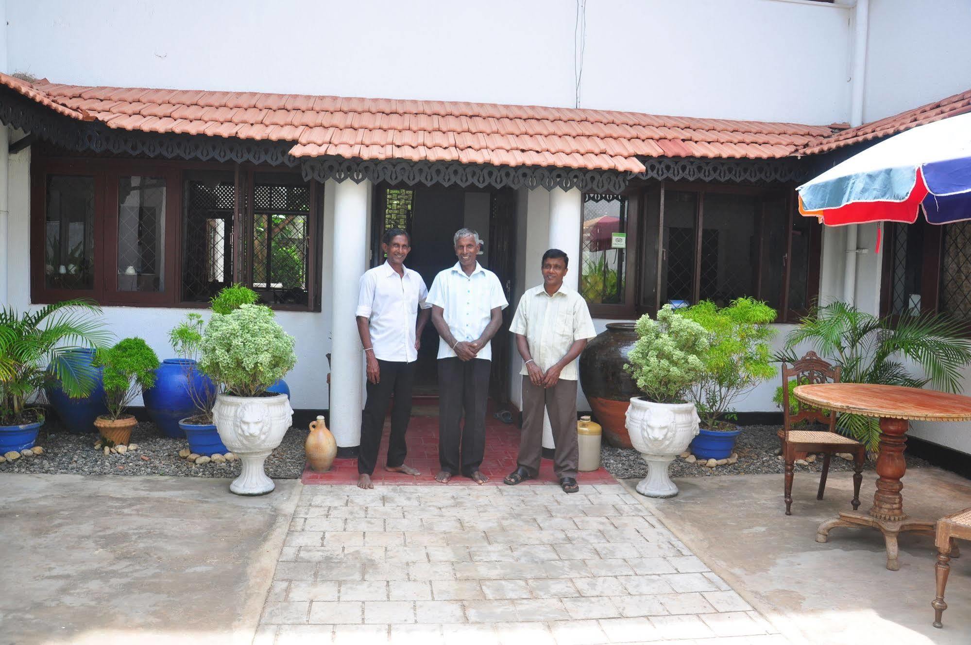 Blue Seas Guest House Dehiwala-Mount Lavinia Ngoại thất bức ảnh