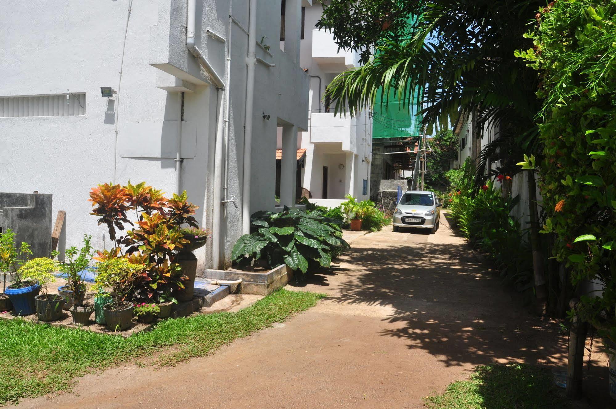 Blue Seas Guest House Dehiwala-Mount Lavinia Ngoại thất bức ảnh